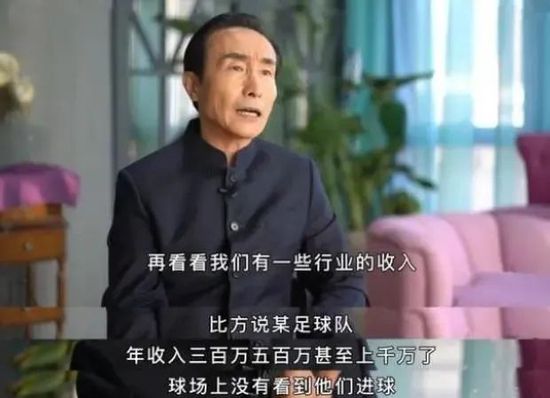 在新曝光的预告中，一场被浓墨重彩渲染的黑拳比赛成为了焦点
